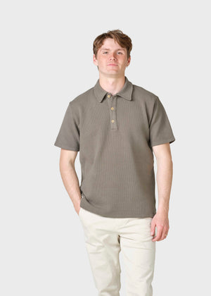 Klitmøller Collective ApS Banks polo tee OCS T-Shirts Taupe