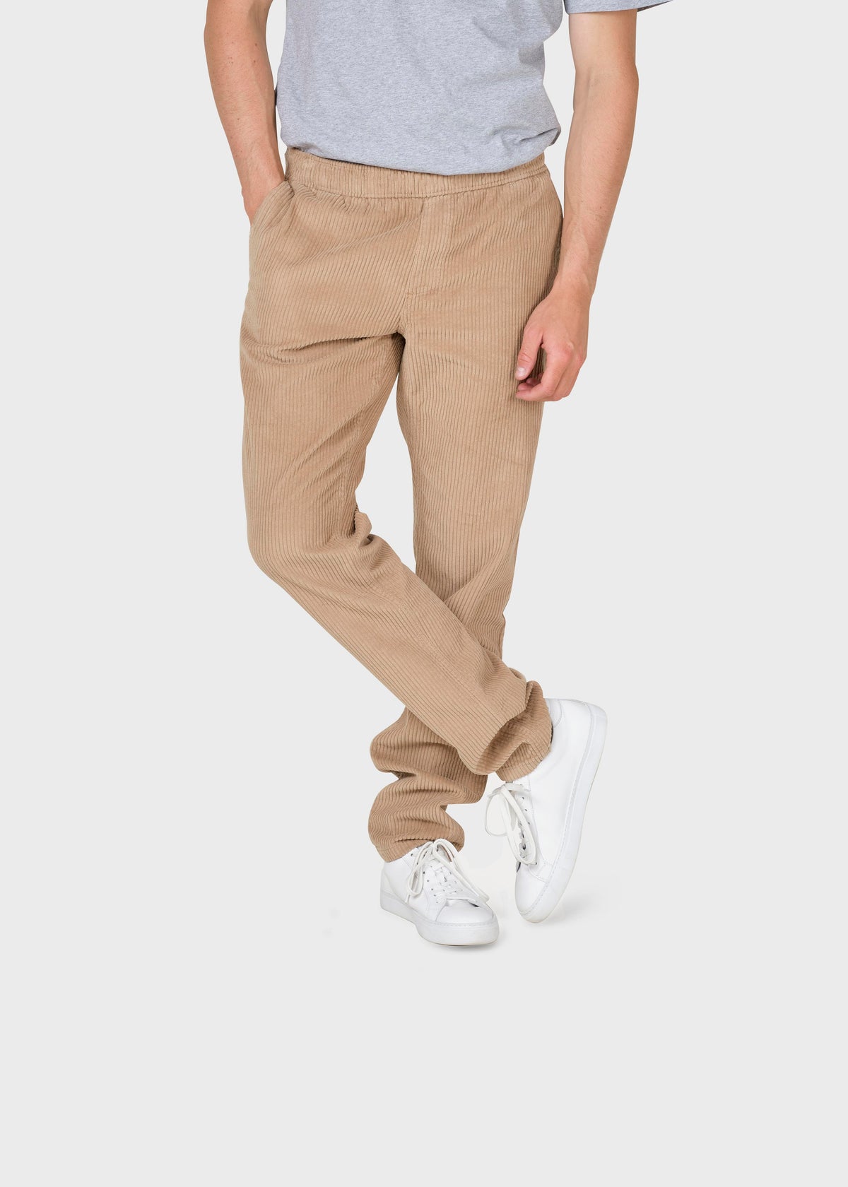 Klitmøller Collective ApS Elliot jumbo corduroy chino Pants Sand